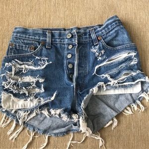 Levi 5 button high-waisted shorts